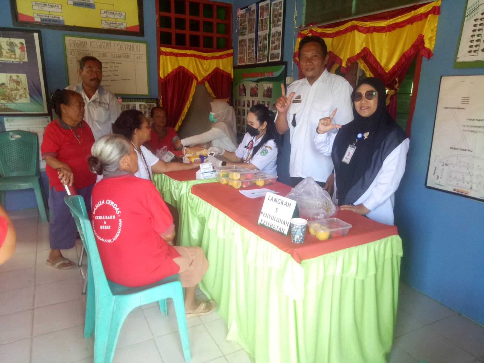 Bidan Desa Manggala Andalkan Teh Kelor untuk Sehatkan Lansia