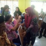 Wabup Luwu Timur Serahkan Bantuan Kartu Lansia Pada dua tempat berbeda di Kecamatan Wotu WhatsApp Image 2025-11-06 at 17.19.20