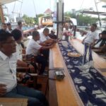 Tutup Bimtek Media Partner di Atas Kapal Pinisi , Bupati Ibas : “Jurnalis Harus Tangguh Seperti Pinisi yang Menembus Ombak” WhatsApp Image 2025-11-12 at 20.59.44