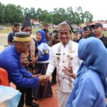 Dua Guru Terpencil Dapat Motor dari Bupati Irwan sebagai Apresiasi Pengabdian 1001063309