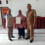 BPN Luwu Timur Serahkan 146 Sertifikat Redistribusi Tanah kepada Warga Tabaroge WhatsApp Image 2025-12-08 at 20.51.37