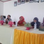 Kepala Seksi Pemerintahan Desa Bahari Dampingi Kepala BPN Kabupaten Luwu-Timur,Serahkan 121 Sertifikat ke Warga WhatsApp Image 2025-12-08 at 21.58.04