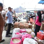 Bupati Lutim Pantau Langsung Harga Sembako dan Stok Bahan Bakar Jelang Lebaran