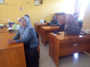 27 Siswa SDN 232 Wulasi Terima Seragam Gratis, Ringankan Beban Orang Tua