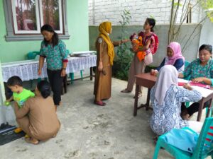 Posyandu Abdi Karya Rutin Timbang Bayi dan Balita untuk Cegah Stunting