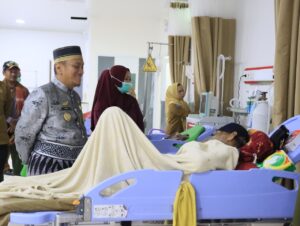 Dapati Antrean Panjang di RSUD I Lagaligo, Bupati Irwan Instruksi Tambah Meja Layanan