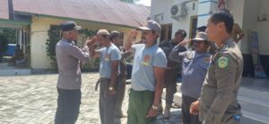 Kolaborasi Polsek, Satpol PP, dan Kecamatan Tomoni Timur Gelar Monitoring dan Pembinaan PBB Satlinmas 
