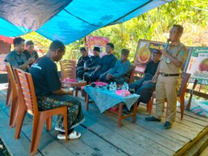 Camat Angkona Melayat ke Rumah Duka Warga di Watangpanua