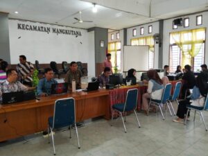 Disdukcapil Luwu Timur Buka Layanan Keliling Administrasi Kependudukan di Mangkutana