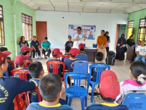 Hadiri Posyandu Remaja , Camat Tomoni Timur Motivasi Remaja Pattengko untuk Berani Bermimpi