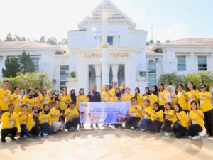 Lepas Kontingen PPNI Lutim, Bupati : Tunjukkan Kekompakan dan Semangat Profesionalisme Nakes