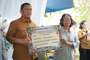 Bupati Irwan Serahkan Bantuan Pertanian Rp12,4 Miliar, Tegaskan Komitmen Pemda Perkuat Sektor Pertanian