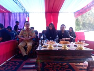 Wakil Bupati Puspawati Husler Melayat ke Rumah Duka Orang Tua Kepala Desa Tawakua, Sampaikan Belasungkawa Mendalam