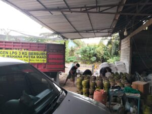 Disdagkop Luwu Timur Salurkan 1.120 Tabung LPG Subsidi di Wanasari dan Balirejo, Pengawasan Distribusi Diperketat
