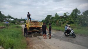 Pemkab Lutim Respon Cepat Aduan Jalan Rusak Ussu-Batas Kota Malili