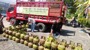 Disdagkop UKM Luwu Timur Salurkan 200 Tabung LPG Bersubsidi untuk Warga Desa Rinjani