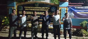 Satlinmas  se Kecamatan Tomoni Timur Patroli Serentak Malam Minggu, Pastikan Keamanan Wilayah Tetap Kondusif