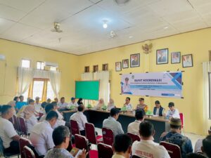 Perkuat Sinergi Lintas Sektor, Camat Tomoni Timur Dorong Pemerintahan yang Kolaboratif Lewat Rapat Koordinasi