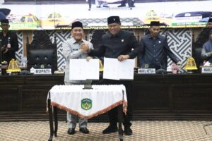 Bupati dan Ketua DPRD Lutim Tandatangani Kesepakatan Perubahan KUA-PPAS 2026
