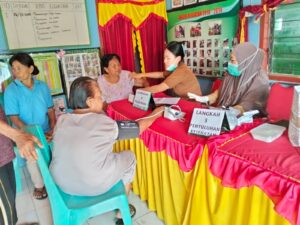 Bidan Desa Manggala Rutin Gelar Cek Kesehatan Gratis bagi Lansia Setiap Bulan