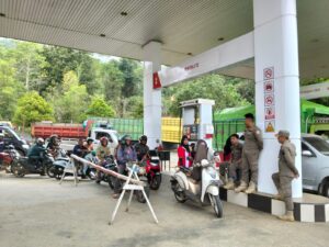 Pol PP Terus Pantau Penyaluran BBM Subsidi di SPBU Ussu Berjalan Dengan Lancar dan Tertib