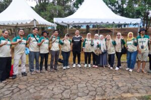 Kenalkan Dengen di Tengah Games Estafet, Bupati Luwu Timur Pikat Kontingen dengan Kekayaan Lokal