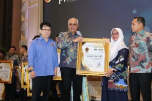 Berkat Program Pro-Rakyat, Bupati Irwan Raih Penghargaan Bergengsi dari PWI Sulsel